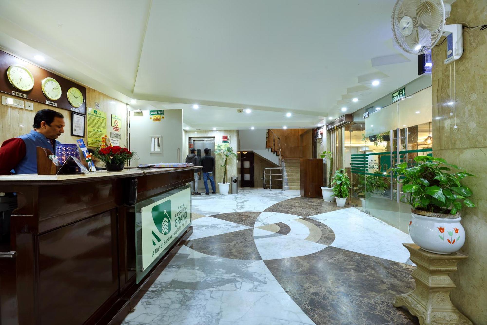 Airport Hotel Grand By Fantasia Ню Делхи Екстериор снимка