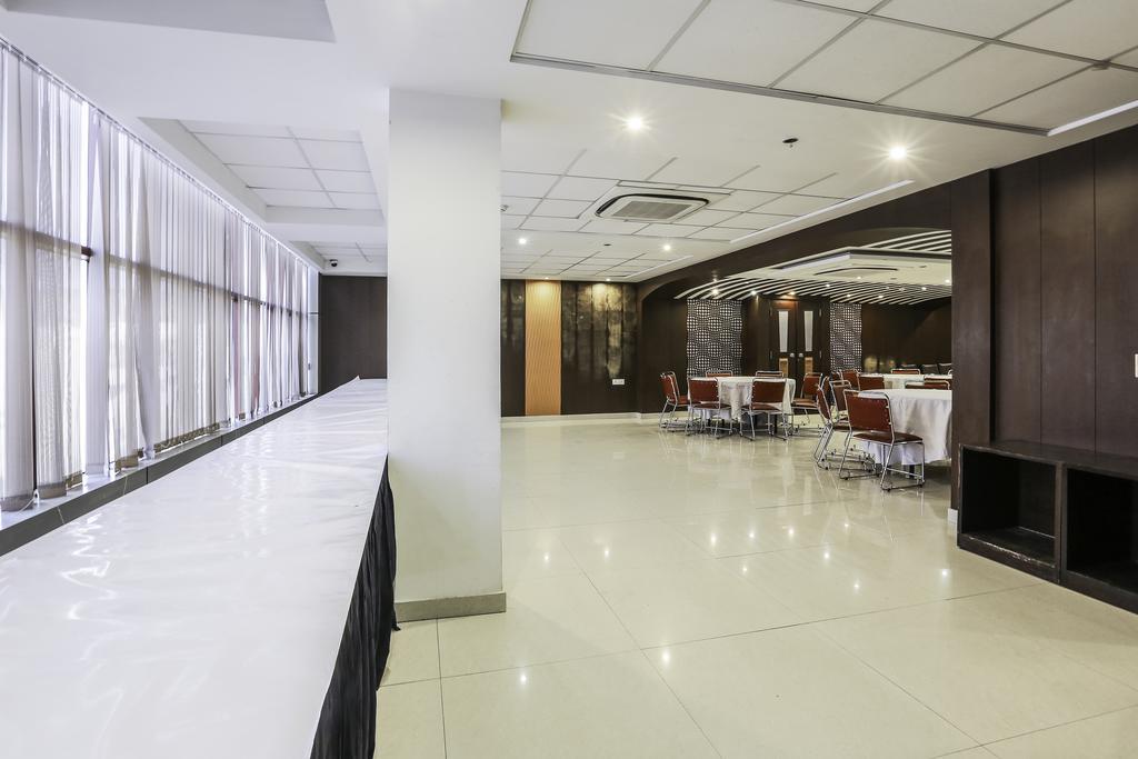 Airport Hotel Grand By Fantasia Ню Делхи Екстериор снимка