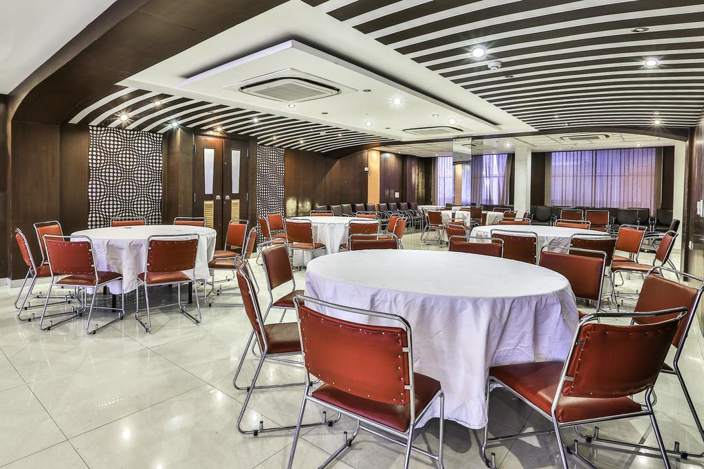 Airport Hotel Grand By Fantasia Ню Делхи Екстериор снимка