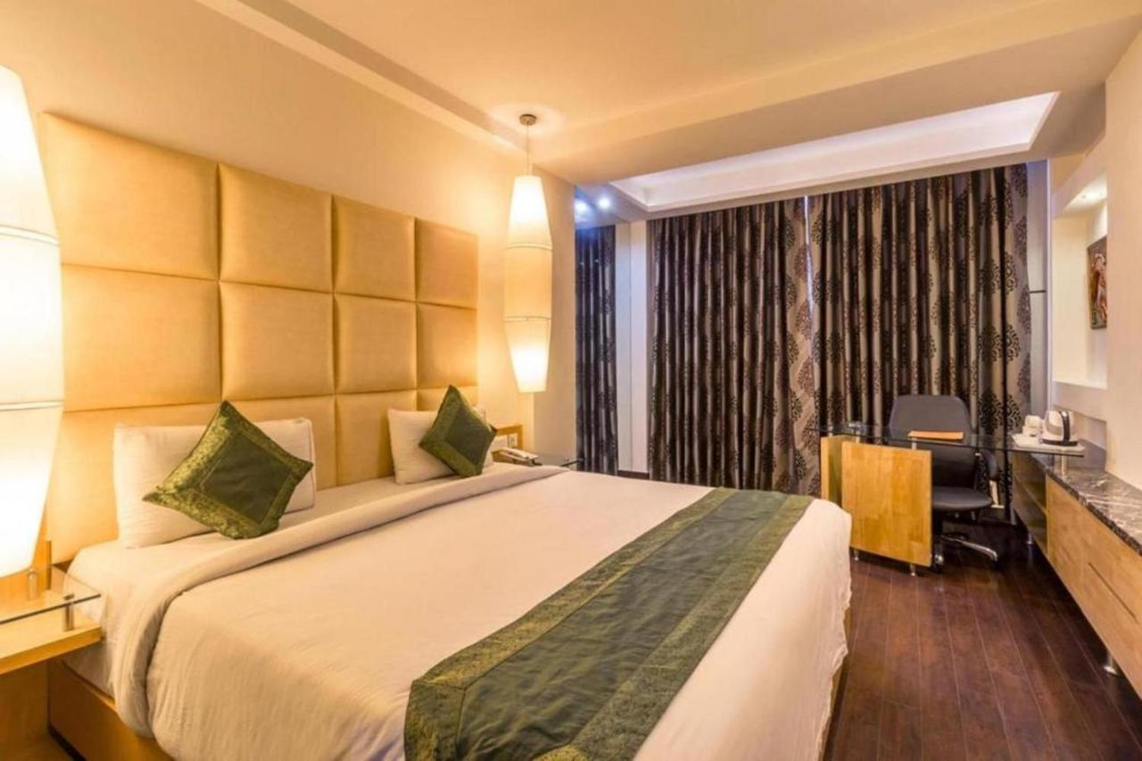Airport Hotel Grand By Fantasia Ню Делхи Екстериор снимка